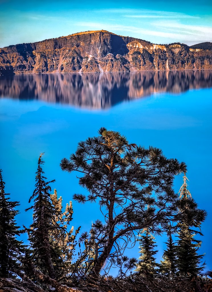 This is another shot from crater lake. 

On another note I dropped a propane tank on my big toe and broke it 🥴. I'll know tomorrow if I have to get surgery or not so you might not see any new shots from for a couple weeks. 

This photo is for #NationalParkWeek