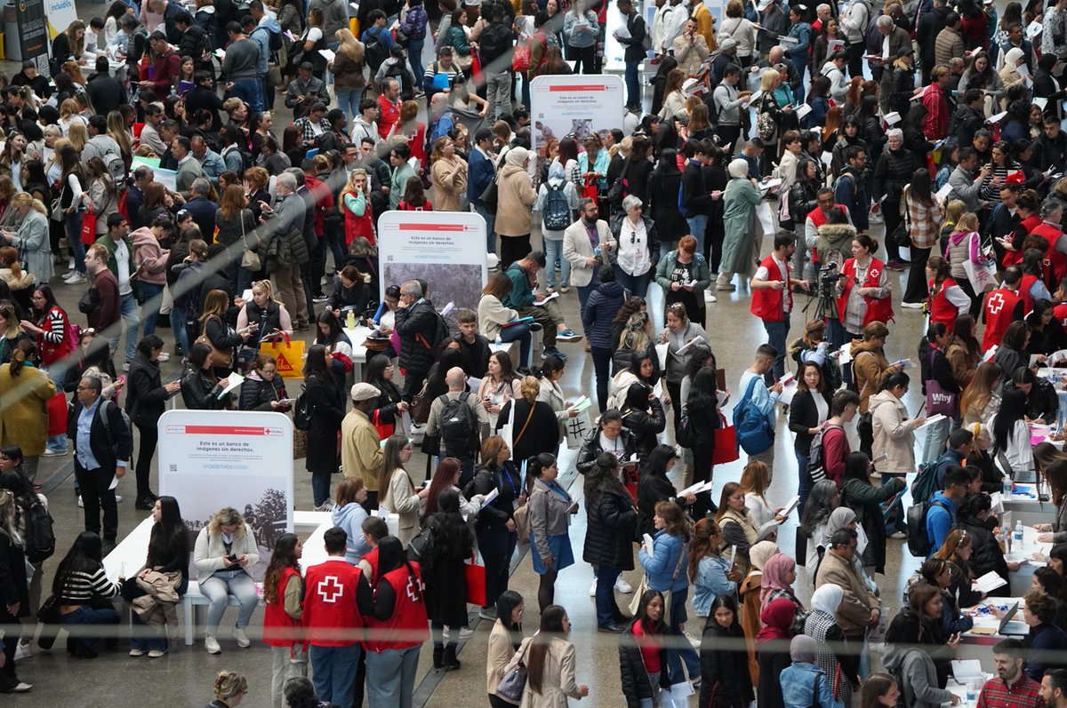 <a href="/CruzRoja_Empleo/">Plan de Empleo de Cruz Roja</a> <a href="/LaNaveMadrid/">La Nave</a> 👉🏻Alrededor de 1200 asistentes.

👉🏻52 empresas participantes, con puestos vacantes y compromiso de contratación.

👉🏻Colaboración de diferentes áreas de #CruzRojaMadrid.

👉🏻Y un equipazo de Empleo, voluntario y técnico, que se ha dejado la piel en esta VIII #FeriaDeEmpleoCruzRoja.