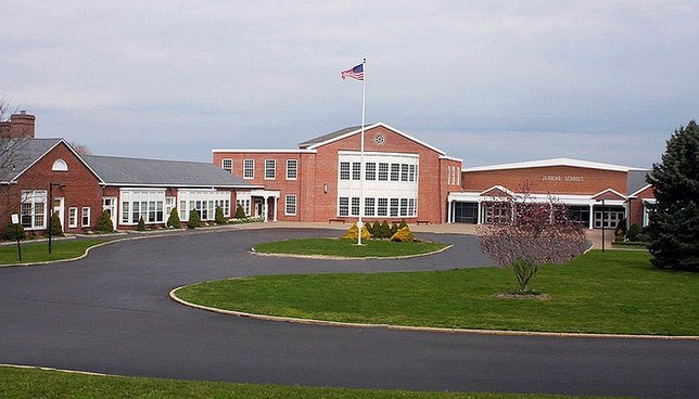 U.S. News Ranks Several Long Island High Schools Among Best in the Nation shar.es/agsqNV