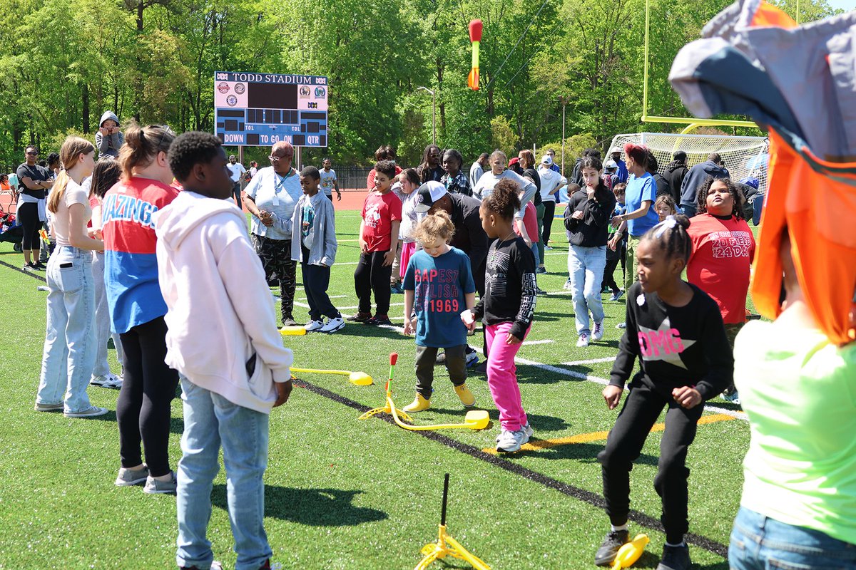 Weather was perfect this morning for our annual George S. Green Field Day at Todd Stadium! ☀️💚#NNPSProud