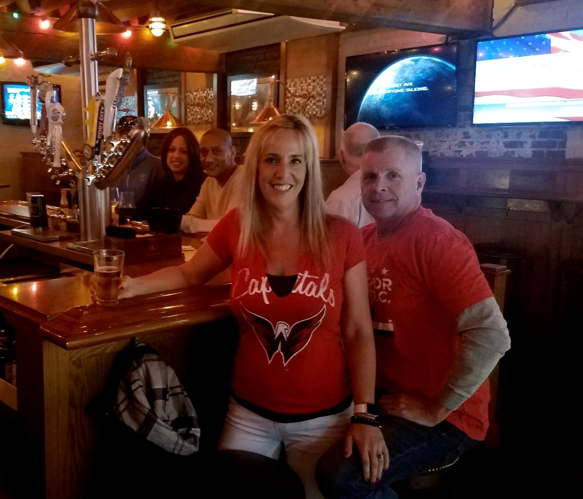 Gear up, hockey fans! Join us at the Anchor Bar as the #WashingtonCapitals face off against the #NewYorkRangers! Catch all the action, grab a cold one & let's cheer our team to victory! 🏒🚨 #rockthered #coldone #hockeyfans #anchorbar #delivery #supportlocalbusiness #visitalx