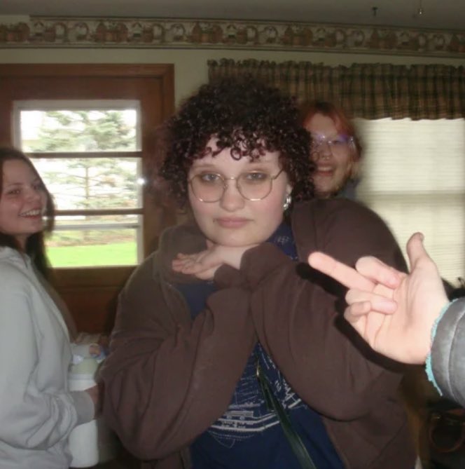 Charlie (,,◕ ⋏ ◕,,) tweet media