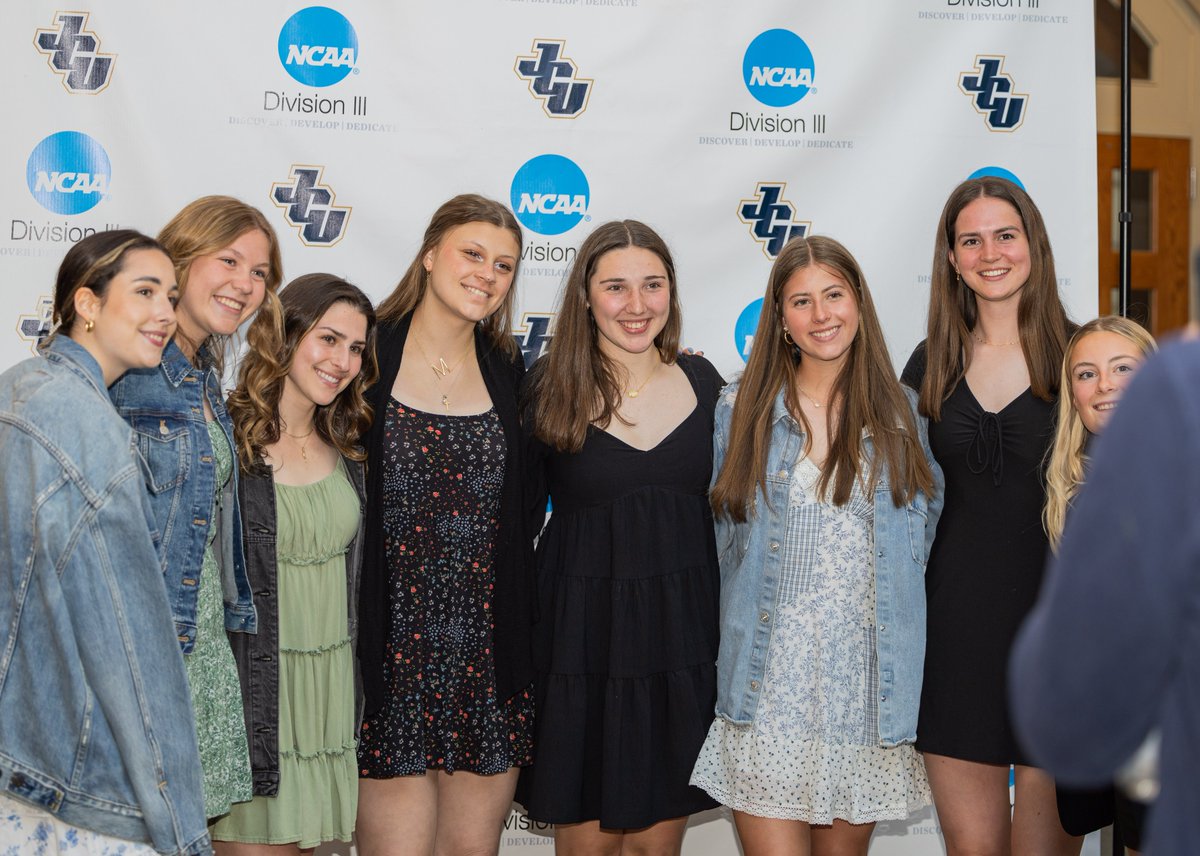 ICYMI: The Blue Carpet Awards recognized accomplishments of our fantastic student-athletes, coaches, and programs with a fun reception afterwards.

Our recap and full list of award winners ⬇️
⚡️ jcusports.com/news/2024/4/23…