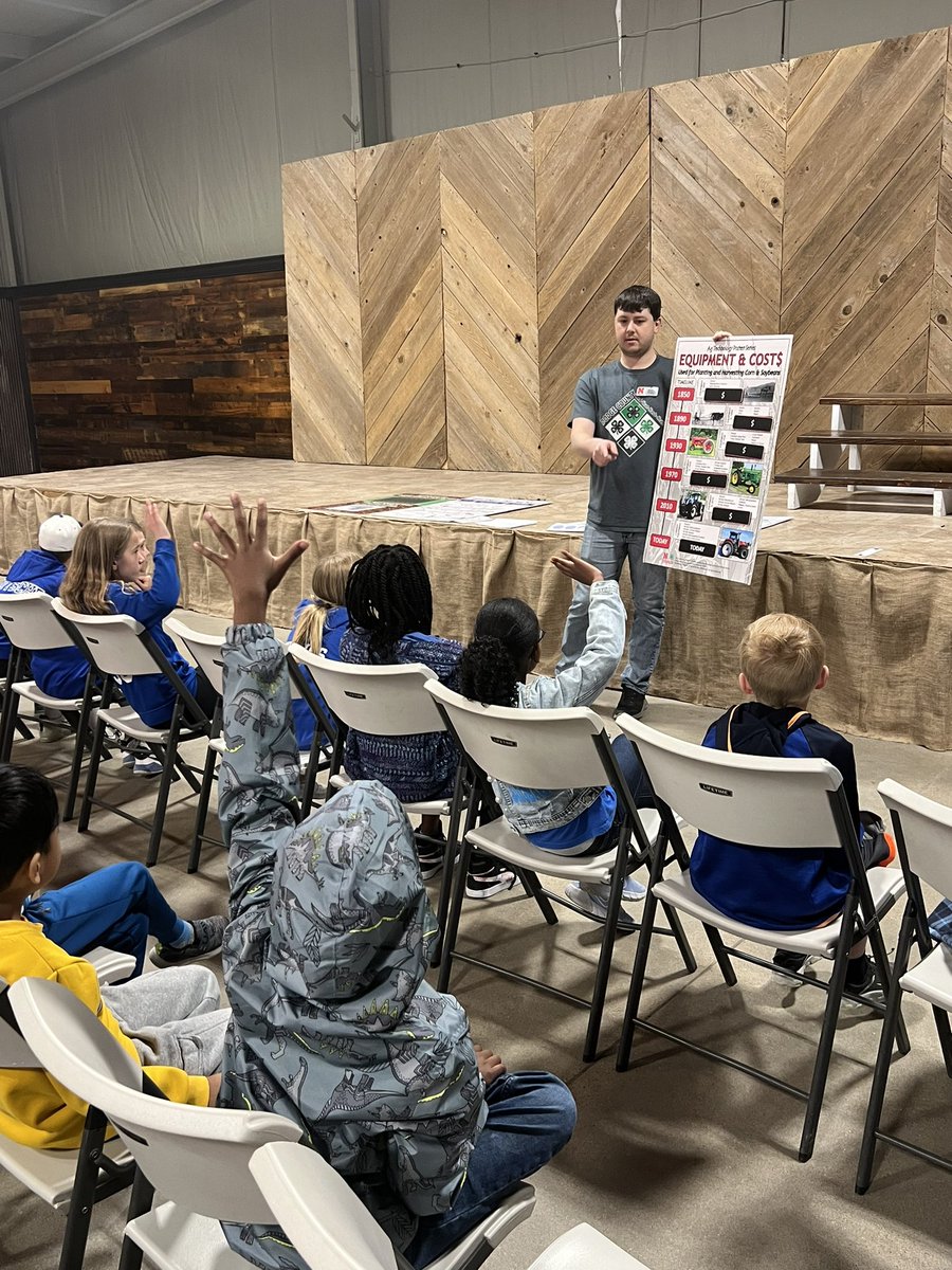 mrsredlinger16's tweet photo. Fun 3rd field trip at the Ag Literacy @ WCF! @Stratford_Elem https://t.co/jHSqxISvFK