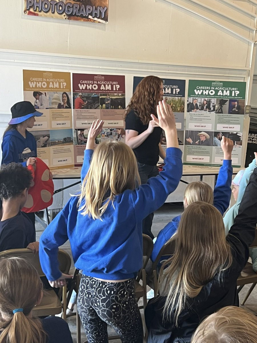 mrsredlinger16's tweet photo. Fun 3rd field trip at the Ag Literacy @ WCF! @Stratford_Elem https://t.co/jHSqxISvFK