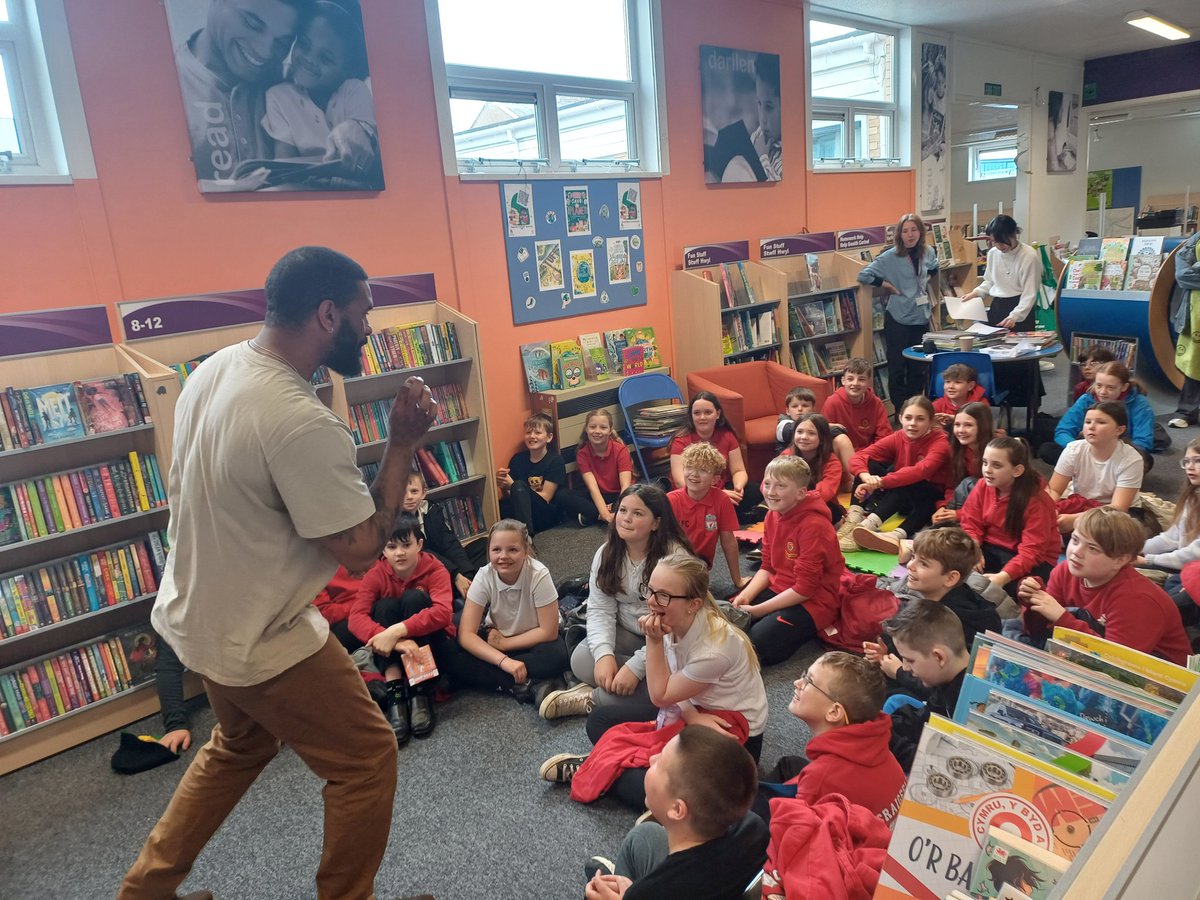 CraigfelenP's tweet photo. The children came away inspired by the work and enthusiasm of Alex! Massive thank you to @alexwhartonpoet and to @Literacy_Trust for organising! #cfplit https://t.co/89clzrkJYC