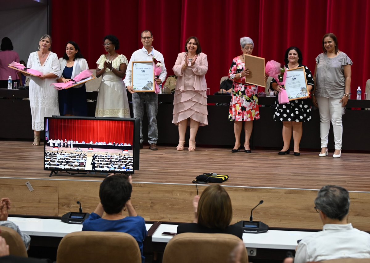 ✍️| Este lunes, en el capitalino Palacio de Convenciones, tuvo lugar el Acto de celebración por el 30 aniversario de @citmacuba, que contó con la presencia del Primer Secretario del Comité Central del Partido Comunista, @DiazCanelB. 🔗| presidencia.gob.cu/es/noticias/ho… . . . #Cuba 🇨🇺