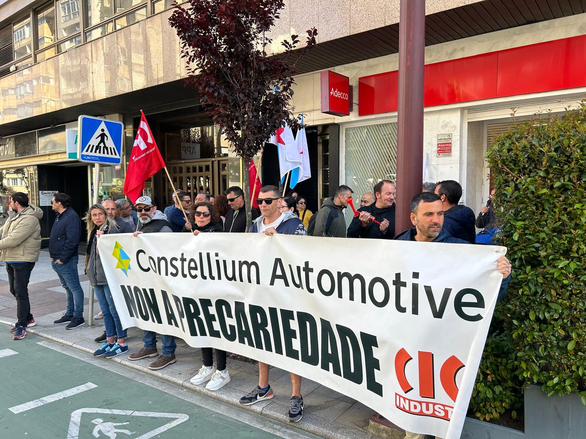 galizaCIG's tweet photo. ✊Folguistas de #Constellium mobilízanse na #ETT Adecco contra a vulneración do dereito de folga
👉A empresa de automoción con sede no Porriño está a contratar persoal externo para mitigar o impacto do paro indefinido
ℹ️ https://t.co/G2CmESHSgE
#vigo #automoción #adecco https://t.co/pKRVjGTj5p