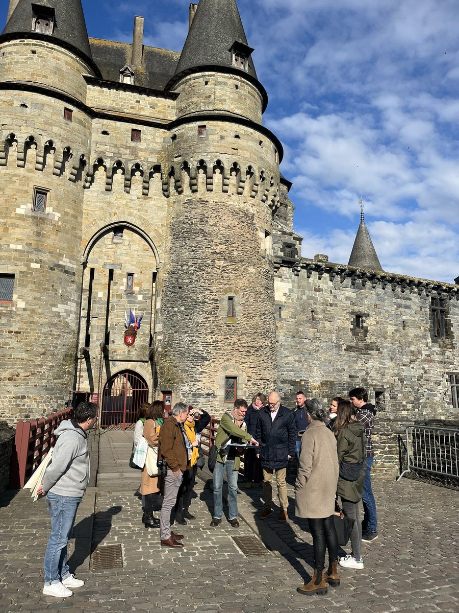 Isabelle Le Callennec (@ilecallennec) on Twitter photo Visite du jury <a href="/VVFleuris/">Villes et Villages Fleuris</a> à #Vitré pour évaluer nos 4 #fleurs. Merci aux équipes pour le travail réalisé et le résultat obtenu ! #NatureEnVille 🤗 Visite du jury <a href="/VVFleuris/">Villes et Villages Fleuris</a> à #Vitré pour évaluer nos 4 #fleurs. Merci aux équipes pour le travail réalisé et le résultat obtenu ! #NatureEnVille 🤗