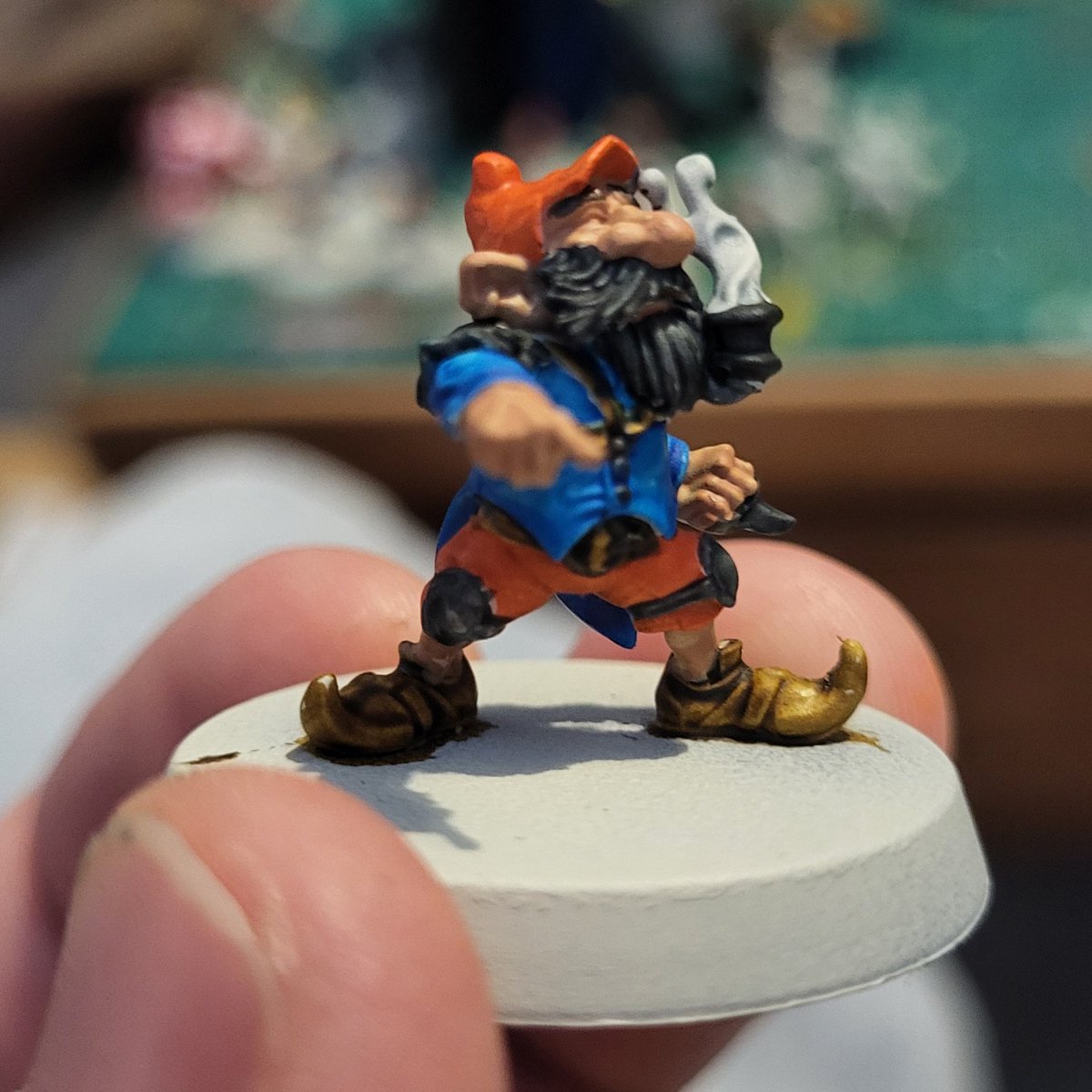 BowlNe1's tweet photo. #2DayChallenge update. Got back on the Gnomes, gotta say, putting colour on the beards really brings the Gnominess out. So, where are we? 8 gnome linos all got full base colours on. Two foxes completed, trees looking great. Rodders base looking good. Now, onto the illusionists! https://t.co/urCNBCGO56