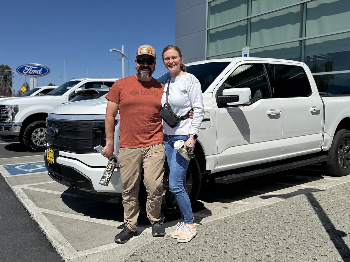 Joshua Hansen, this Ford F-150 Lightning Lariat and you look great! Thank you for letting Ronnie Montes help you!
#kendallfordbend #ford #f150lightning #kendallauto #letsstartsomethinggreat 
Find your Ford: nuvi.me/0igsjk