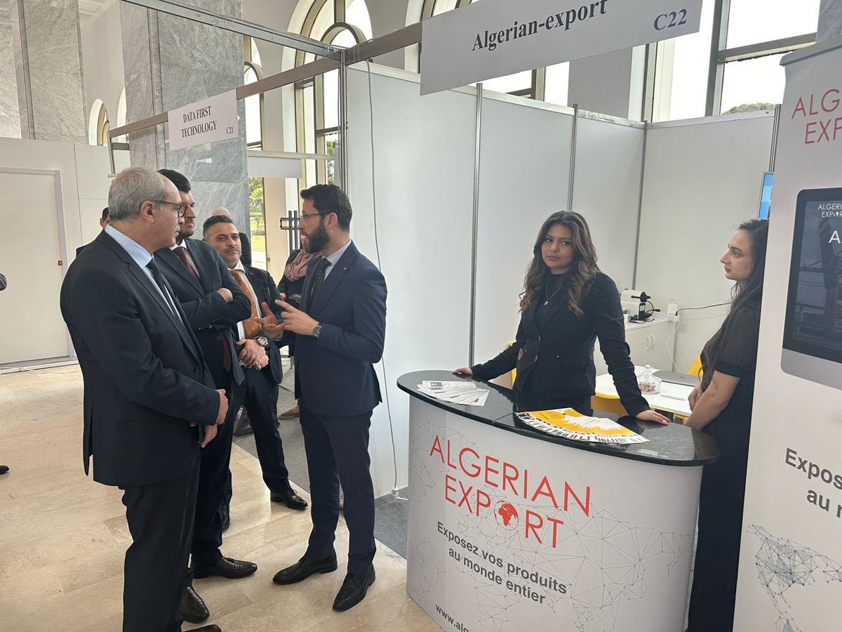 J’ai eu le plaisir d’exposer la plateforme <a href="/AlgerianExport/">Algerian Export</a> à Messieurs <a href="/Karim_BibiTriki/">BIBI TRIKI Karim</a> et <a href="/YacineOualid/">Yacine Oualid</a>, Ministre de PT et Ministre de l’Eco de la Connaissance, de la micro-entreprise et des Startups, ainsi que le rôle du digital pour la promotion des produits et  services 🇩🇿.