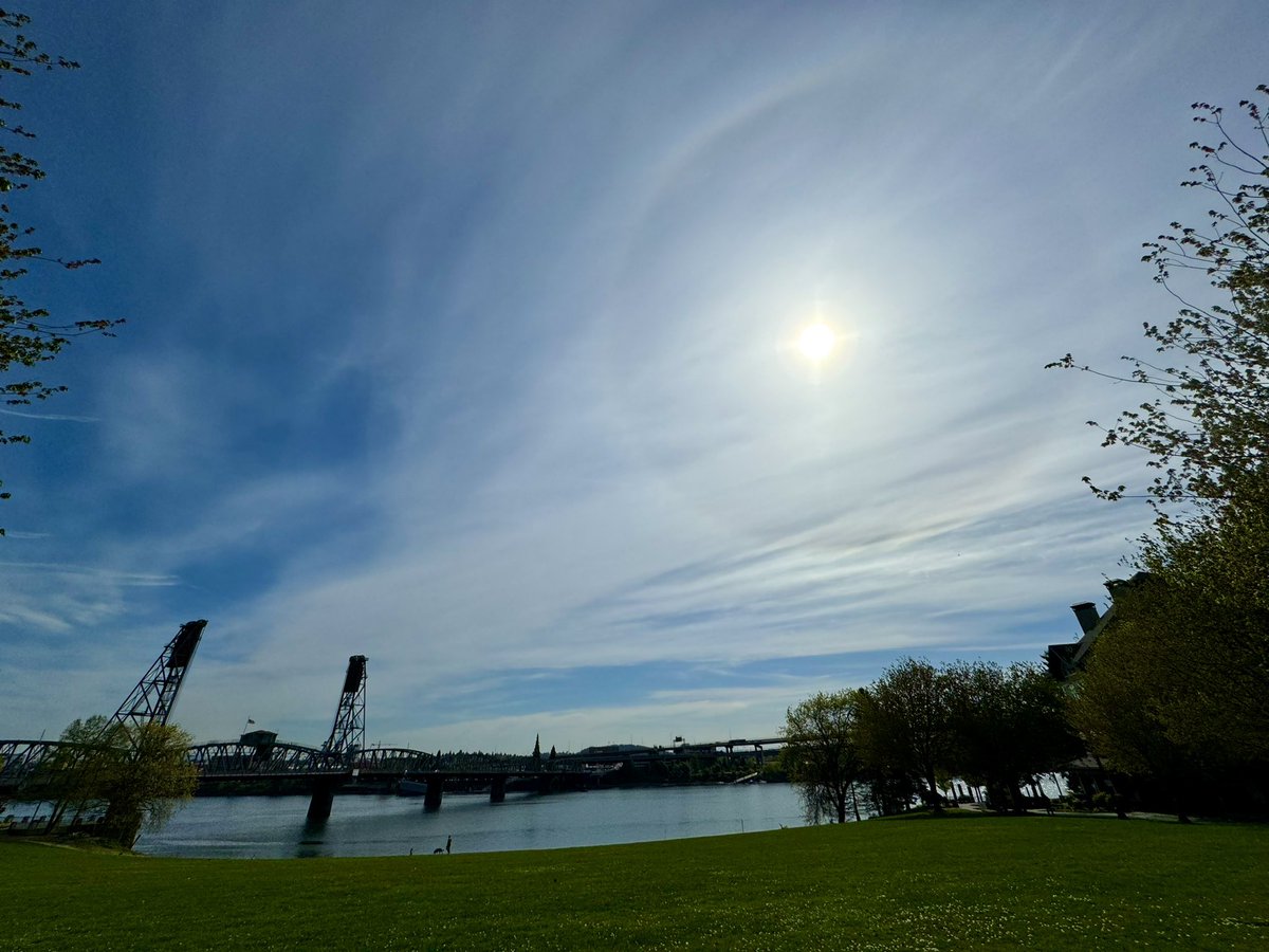 We’ve got a nice sun halo over heads in #Portland this morning! 😇 
@KOINNews #ORwx #WAwx