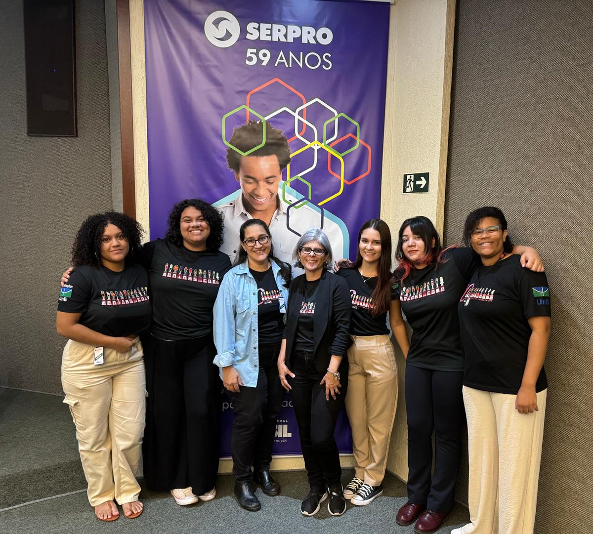 MeninasComp's tweet photo. Ontem, o @SERPRO promoveu o Girls in ICT, inspirando garotas a ingressarem na tecnologia. O @MeninasComp marcou presença com uma Oficina de Arduino e Programação. Confira as fotos dessa experiência incrível! 🌟💻 #GirlsInICT #MeninasNaTecnologia #MeninasComp https://t.co/Q6o3kT90uU