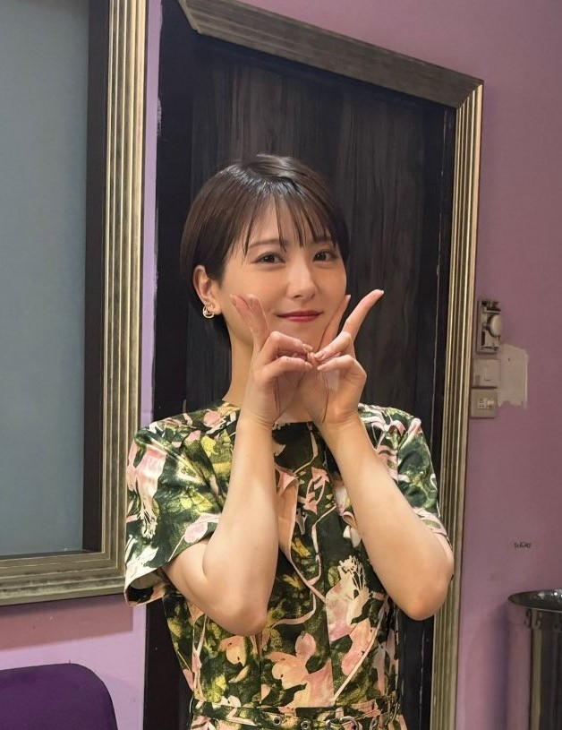 KenzakiAya's tweet photo. おはようございます
近畿から関東は雨で、雨脚が強まる所も☔️

可愛い美波ちゃんです🥰
＃浜辺美波 https://t.co/1Vb6b1h51s