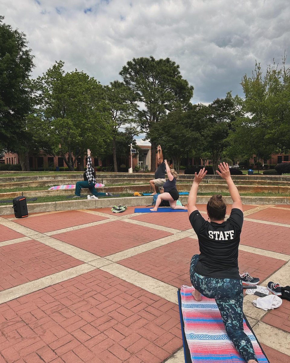 UNCP_CampusRec's tweet photo. Yoga by the Pond. #findwhatmovesyou https://t.co/Fc6SurjLXU