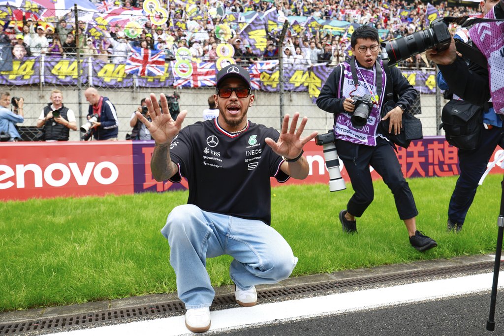 'Okay, everybody, calm down!' 😆 #ChineseGP