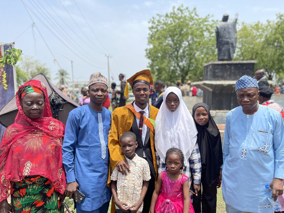Yunuzz_yz's tweet photo. I graduated with a First Class Honour from Ladoke University of Technology ogbomoso, Department of Computer Science And Engineering yesterday.

A very big thank you to God, my family and everyone that has contributed to the success of this journey. https://t.co/nNidDSKKjo