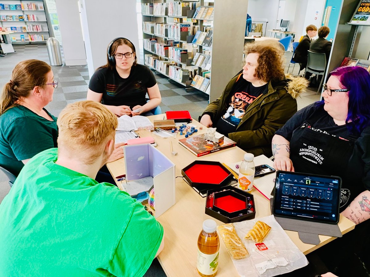 Shout out to our dungeon masters; shapers of the cosmos 🙌 …and to all the stout fighters, mighty magic-users, wily thieves and courageous clerics who made their mark in the magical world of Dungeons &amp; Dragons this afternoon at Halton Lea Library🐉🎲 
KL