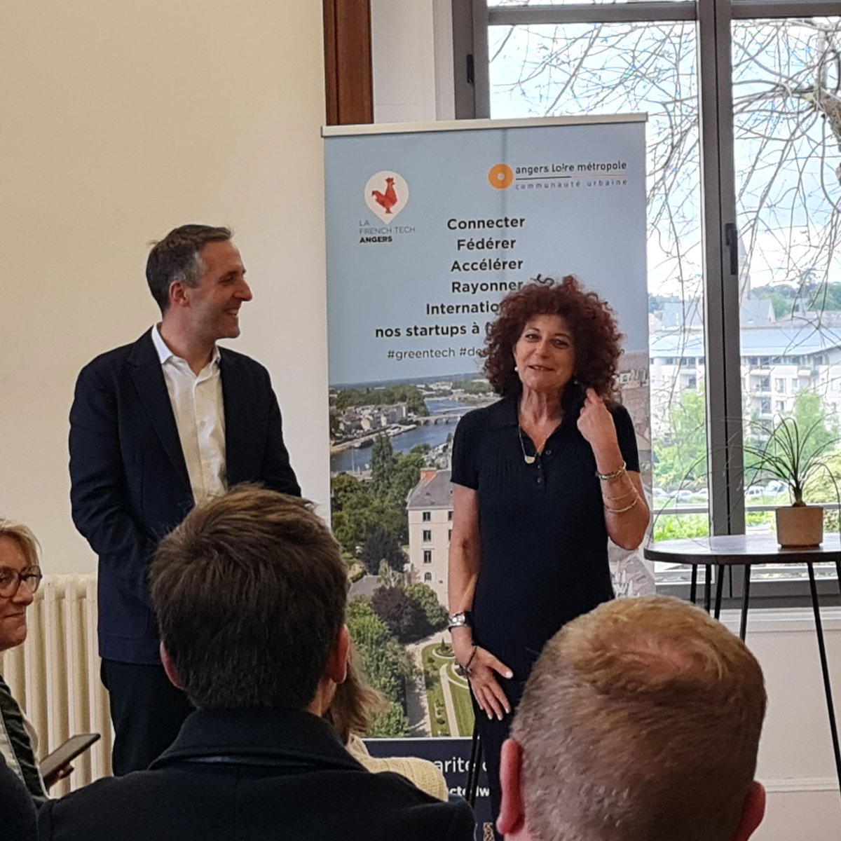 ISAGRAM49's tweet image. Événement, ce soir, à la #Villa @AngersTech où @MichelPerrinet &amp;amp; @BusBenCo accueillent @b2zet qui présente @VivaTech à une salle comble &amp;amp;  enthousiaste !
#IA 
#Connexion
#Synergie
#Innovation
#Réseautage
#Business
#International
#StartUp
#GreenTech
#ClimateTech
#CultureAngers🤖