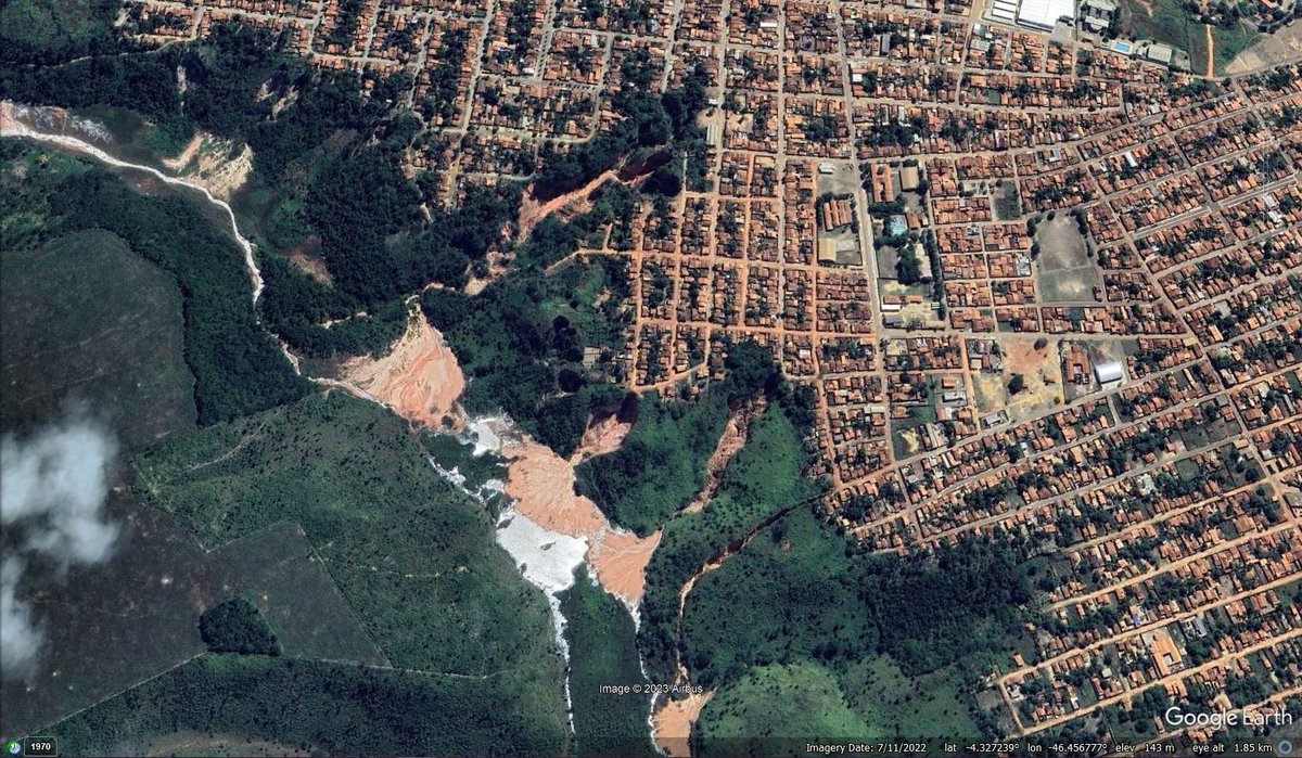 AmericanGeo's tweet photo. #TopoTuesday Urban Gully Erosion
Gully erosion is an aggressive form of soil degradation common in tropical urban areas across the Global South. Poor urban infrastructure and intensifying rainfall due to climate change are exacerbating the risk of this geohazard.
#Geography https://t.co/x1HIkCadHw