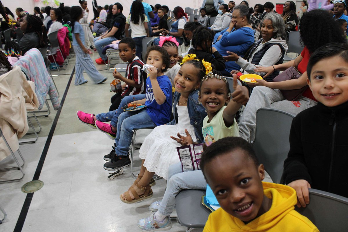 FBGNCenter's tweet image. 🌷🎶 Spring has sprung, and our preschoolers have sung! 🎶🌼 Huge thanks to all the parents for showering our babies with love and support. Let's cherish these sweet moments together! 💖 #PreschoolRecital #SpringTimeSerenade #ParentLove