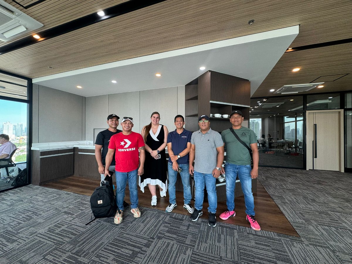 Exciting day at Prime Marine! 🎉 We welcomed these fishermen to our brand new office for a special tour & their final interview with Ma'am Tineke.

Looking forward to welcoming some new members to our team soon! 👋
#FishingLife #NewOffice #inlandshipping #axxazmarine #philippines