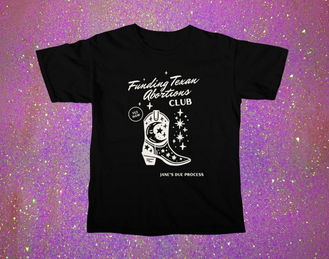 Join the Funding Texan Abortions Club with this tee designed by Niharika Rao for @JanesDueProcess! 🌙✨ Every purchase helps young people in TX to confidentially access abortion and birth control and navigate restrictive laws. #FundAbortion bonfire.com/funding-texan-…