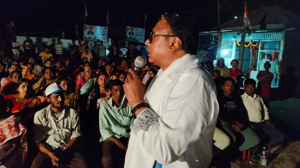 ikrishnakalyani's tweet photo. আজ রায়গঞ্জ বিধানসভার ১৩নং কোমলাবাড়ি অঞ্চলের ছত্রপুর গ্রামে স্থানীয় নেতৃত্ব ও নাগরিক বন্ধুদের উপস্থিতিতে জনসভা করা হলো।
#MamataBanerjee 
#AbhishekBanerjee 
#AITCSSMICC
#KrishnaKalyani https://t.co/mFEzi3C7Fx