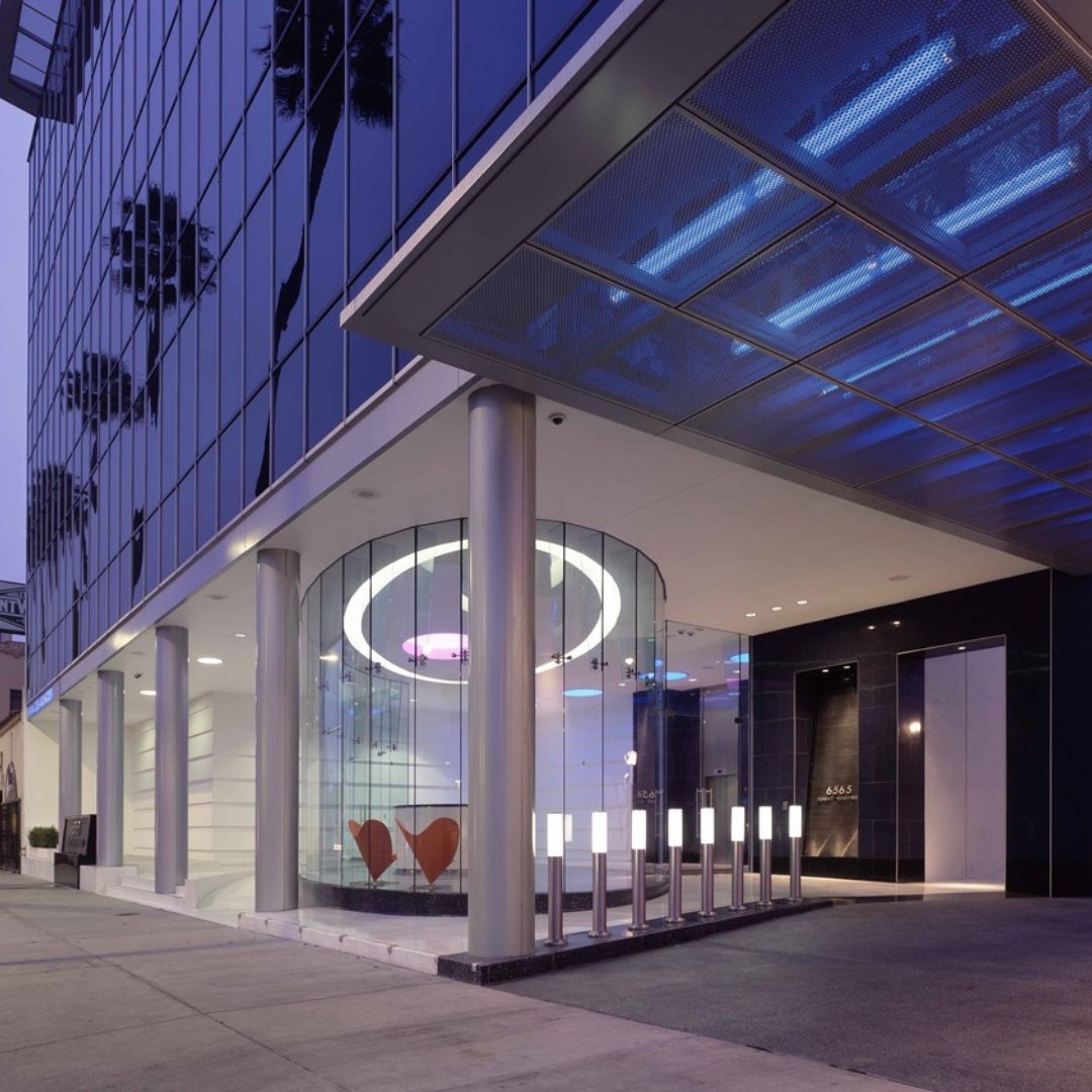 HwoodOffices's tweet image. ✏️Discover the perfect blend of style, convenience, and functionality with Hollywood Offices' premier office suites. 

Let your workspace elevate your business to new heights. 

#HollywoodOffices #OfficeSuites #ProfessionalSpace