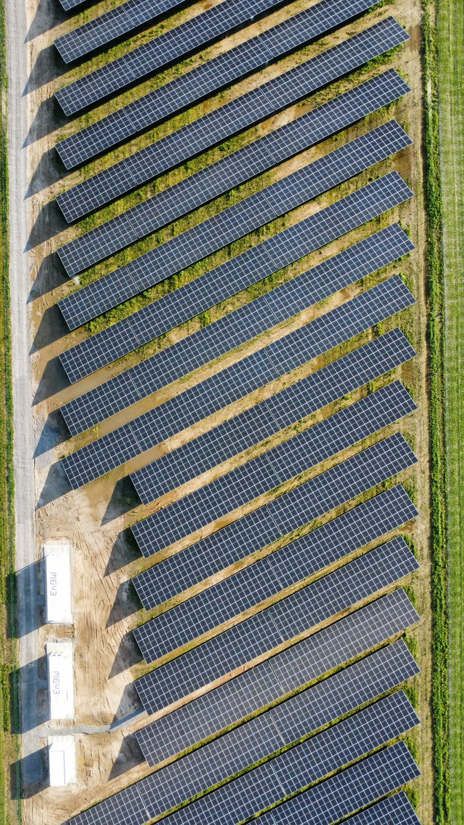 Solarfeld von oben. 🙂☀️
Energiewende: Läuft! 💪🌍