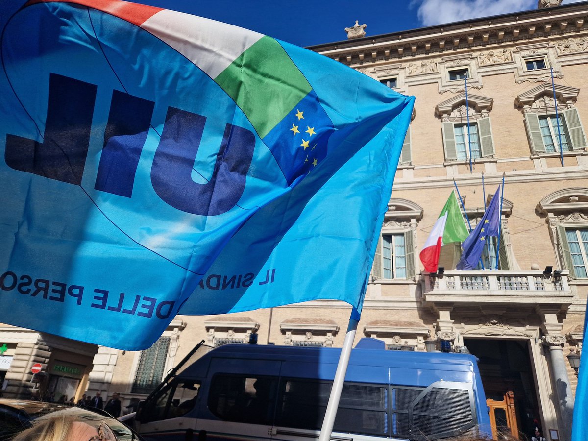 🔵LIBERE DI SCEGLIERE🔵
Vorremmo che il PNRR migliorasse la condizione delle
#donne:incrementando #occupazione e servizi pubblici a sostegno
della #genitorialità(a partire dagli asili nido!)
Non vogliamo che il governo lo usi per   attaccare la #liberascelta delle donne