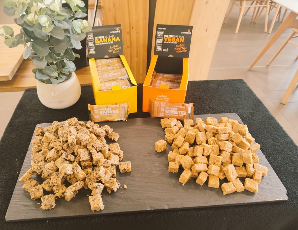 SCHSholroydhowe's tweet photo. Sweet Treat this month #supplierday #getbuzzing #vegan #glutenfree #nutfreebars #healthysnack #lexitreats #holroydhowe @SCHSgdst @SixthFormSCHS @melrahaman @gregrebourg @grantmorris18 @HolroydHowe https://t.co/3UmYtn2lMy