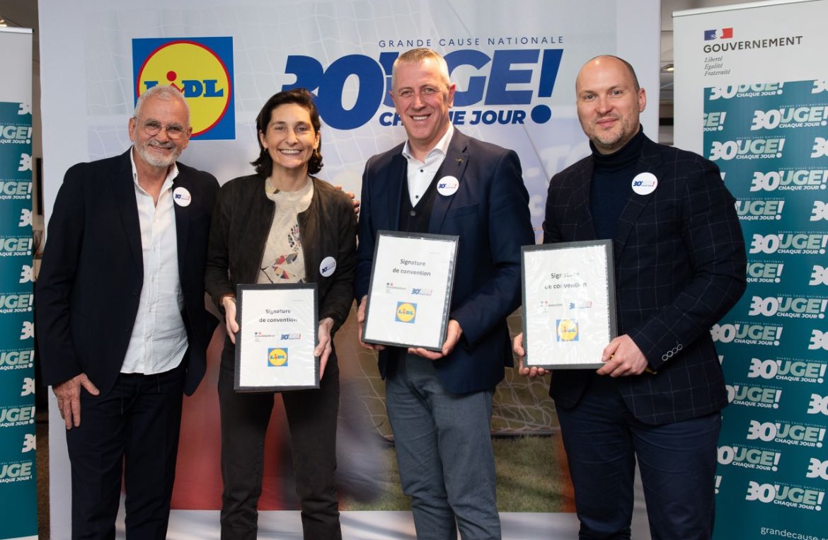 📣 Dans le cadre de la Grande Cause Nationale 2024, signature ce mardi à la Maison du Handball du partenariat entre <a href="/lidlfrance/">Lidl France</a>, <a href="/Sports_gouv/">Ministère des Sports 🇫🇷</a> et l'Agence nationale du Sport. 

Un bel exemple de la mobilisation des acteurs pour valoriser la place du sport en France 🥊

#GCN24