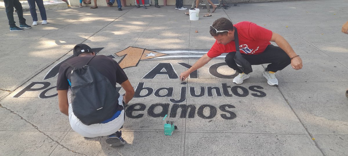 DaylenisBe12288's tweet photo. Muchos talentos detrás del telón y hoy salieron al escenario en el #Festival de artistas aficionados y de carteles, actividad en saludo al Día Internacional de los #Trabajadores, este 1ro de mayo
#CulturaYara 
#CTCYara
#SomosCultura https://t.co/FRXbVd1eB3
