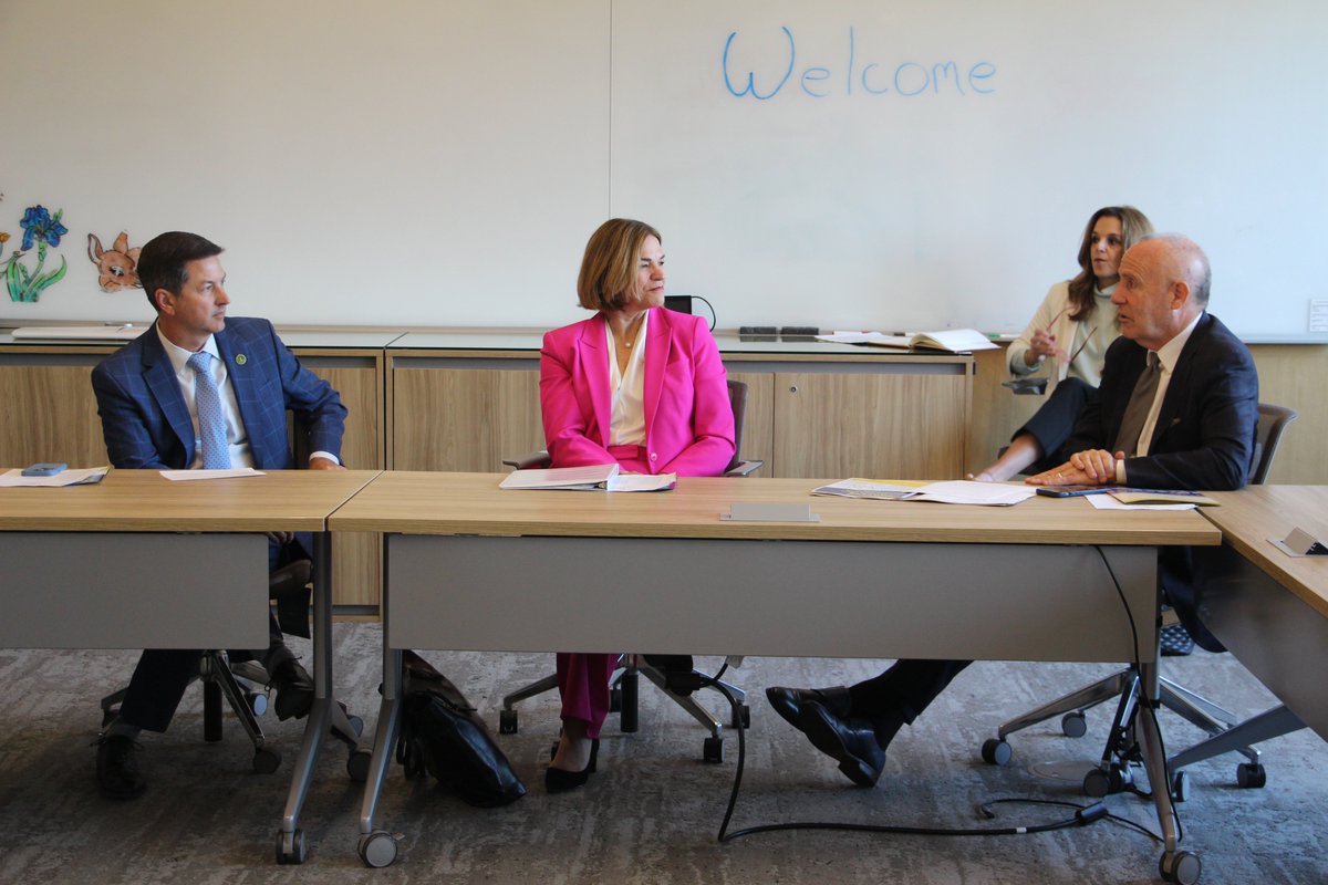CABigCityMayors's tweet photo. We just wrapped up a meeting with Assembly Budget Sub Chair @QuirkSilvaCA and Housing Committee Chair @AsmChrisWard.

Our Mayors advocated for ongoing funding to address homelessness, employing young people through @CalVolunteers's Youth Service Corps and to #BuildMoreHousing. https://t.co/gkTxbX7qBC