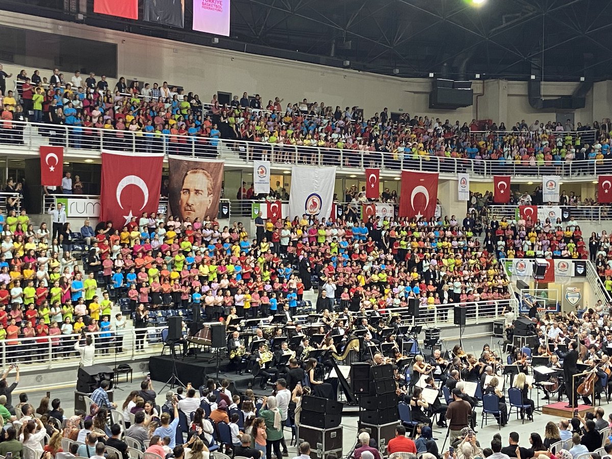 starslan's tweet photo. Ne çok özlemiştik Denizli’de Atatürk vurgusunun öne çıkmasını . Yaşasın 23 Nisan , Yaşasın Atatürk ,Yaşasın Cumhuriyet . Teşekkürler Sayın @BNuriCavusoglu 💚🖤 https://t.co/swuACEZqFO