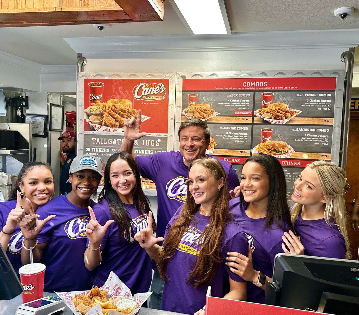 Let’s Geaux! These Lady Tigers are taking over the Raising Cane’s Drive Thru! 🏆👑 ⁦⁦@livvydunne⁩ ⁦@haleighbryant3⁩ ⁦@aleahfinn⁩ ⁦@_KonnorMcClain⁩ ⁦@sav_fs⁩ ⁦@johnsonkiya27⁩ ⁦@ToddGraves⁩ ⁦@LSUgym⁩