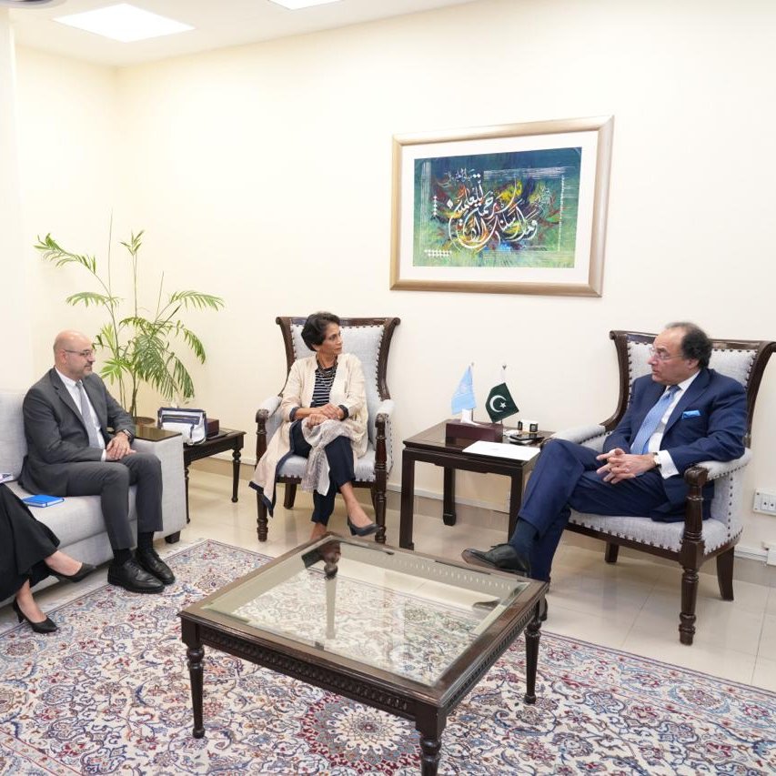 @KanniWignaraja, @UN Assistant Secretary-General & @UNDP Regional Director for @UNDPAsiaPacific, & @SamuelRizk, Resident Representative, UNDP 🇵🇰 met with the Honourable Minister of Finance Muhammad Aurangzeb at @FinanceGovPK for an exchange on the regional & national…