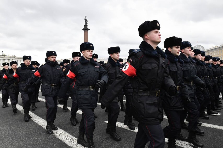 Репетиция парада Победы на Дворцовой площади. Один народ, один режим, один лидер. Фото: @paperpaper_ru