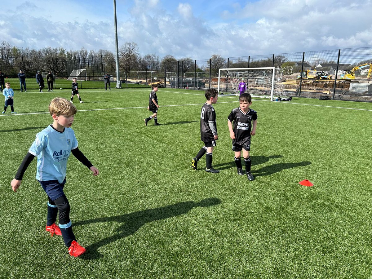 CelticSocAcad's tweet photo. 🍀🏴 Recap of our #TeamTour visits from @DonBoscosFc & Soccer Skills Academy, representing the North & South of 🇮🇪
Over 100 players descended on Barrowfield, aged to 7-14, playing matches, training and ending the trip watching @CelticFCAcademy 14’s in a semi final!
#CelticFC https://t.co/kg9hA2y0uN