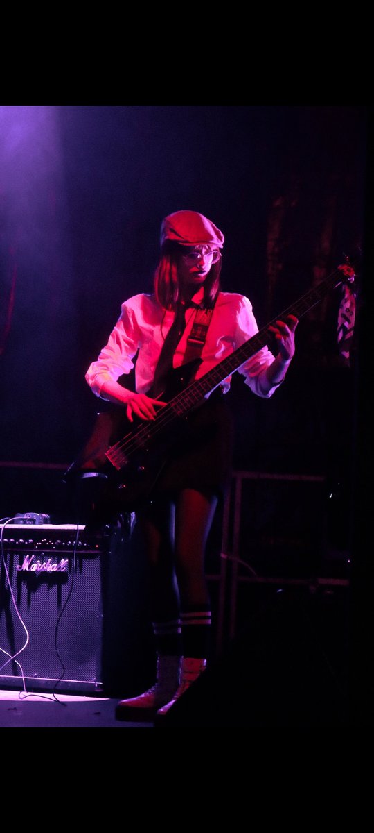 OceannnT's tweet photo. Bonjour !
Je m’appelle Océane et je suis bassiste depuis environ 2 ans (j’ai 21 ans)

Je recherche un groupe de rock à Nancy
J’ai déjà de l’expérience en terme scénique étant donné que j’ai déjà fait partie d’un groupe.
Mon niveau n’est pas exceptionnel mais je me débrouille https://t.co/4in1i6WZGP