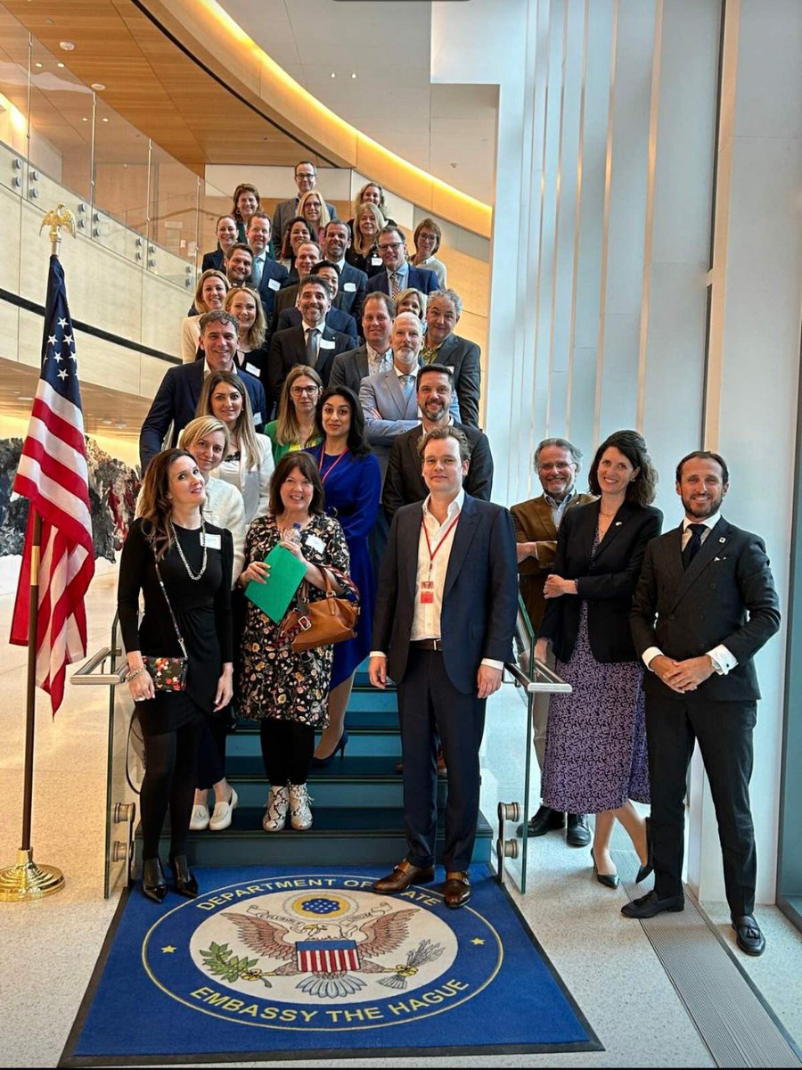 Fostering 🇪🇺 & 🇺🇸 transatlantic cooperation on hospitals #digitalisation of #medication management pathways.
Last week, I had the great pleasure to  represent @EHMAinfo & speak at the US Embassy in The Hague about #EHDS & #PharmaStrategy on patient safety & medication #shortages.