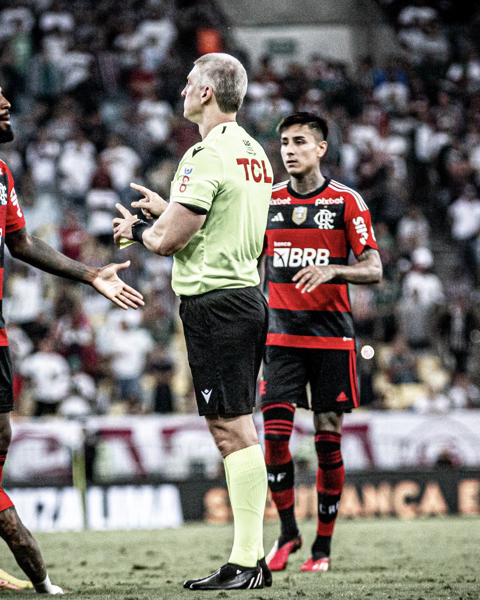 A CBF escalou Anderson Daronco como o quarto árbitro no clássico entre Flamengo e Botafogo, no domingo. Vale ressaltar que Raphael Claus será o árbitro principal. 📸: Equipe RaFla Mello | @click__mj