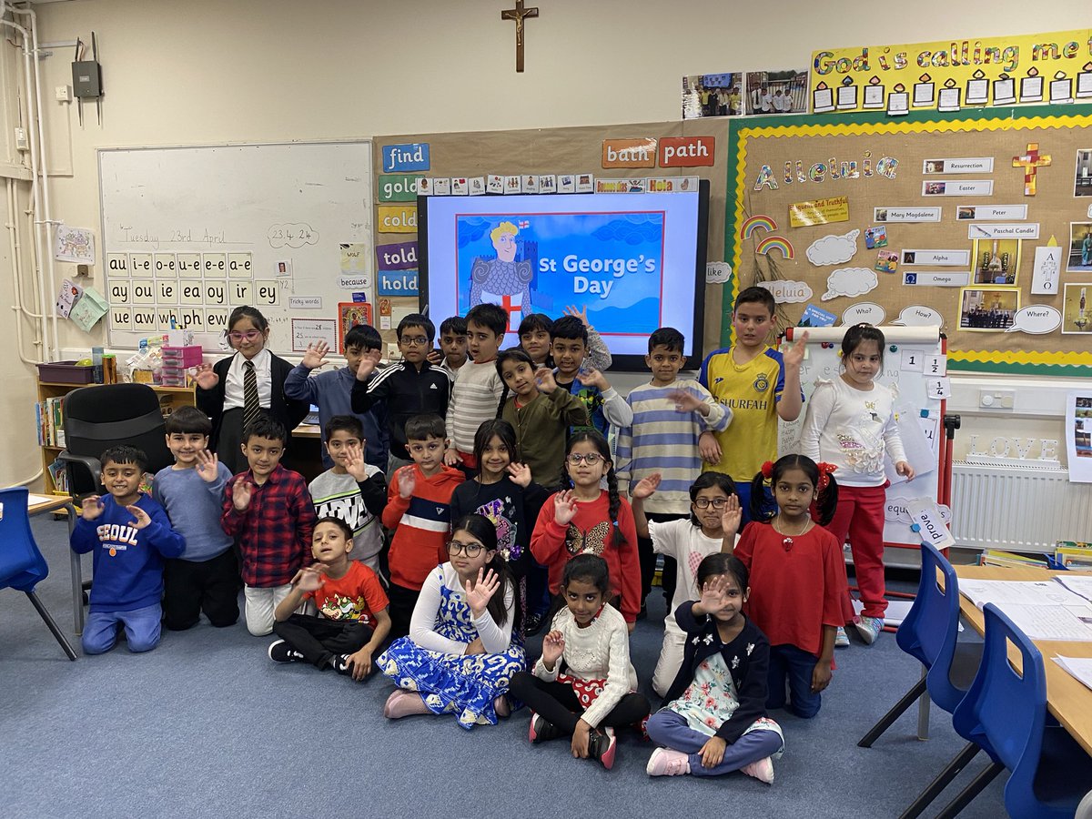 Celebrating St George’s Day together. We recognised his bravery and faith in God today. 
🏴󠁧󠁢󠁥󠁮󠁧󠁿 🐉 🙏🏽 #catholiclifehfb10