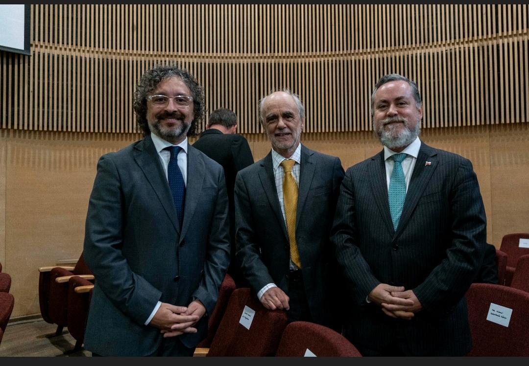 Pedro Pablo Vergara, presidente del Colegio de Abogados asistió a la cuenta pública anual del Consejo de Defensa del Estado. Con la presencia de altas autoridades, la ceremonia, dirigida por su presidente, Raúl Letelier, destacó por su claridad y certeza en las exposiciones.