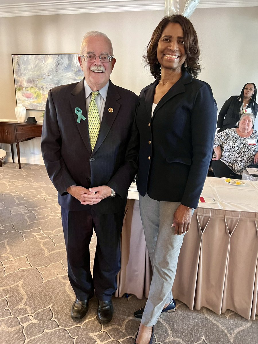 Thank you to @ShelterHouseInc for having me speak at your Changing Lives Luncheon! I’m proud to be your partner in Congress as we work to end domestic violence & homelessness in our community. Thank you to the staff, volunteers, and supporters for your dedication to the cause.