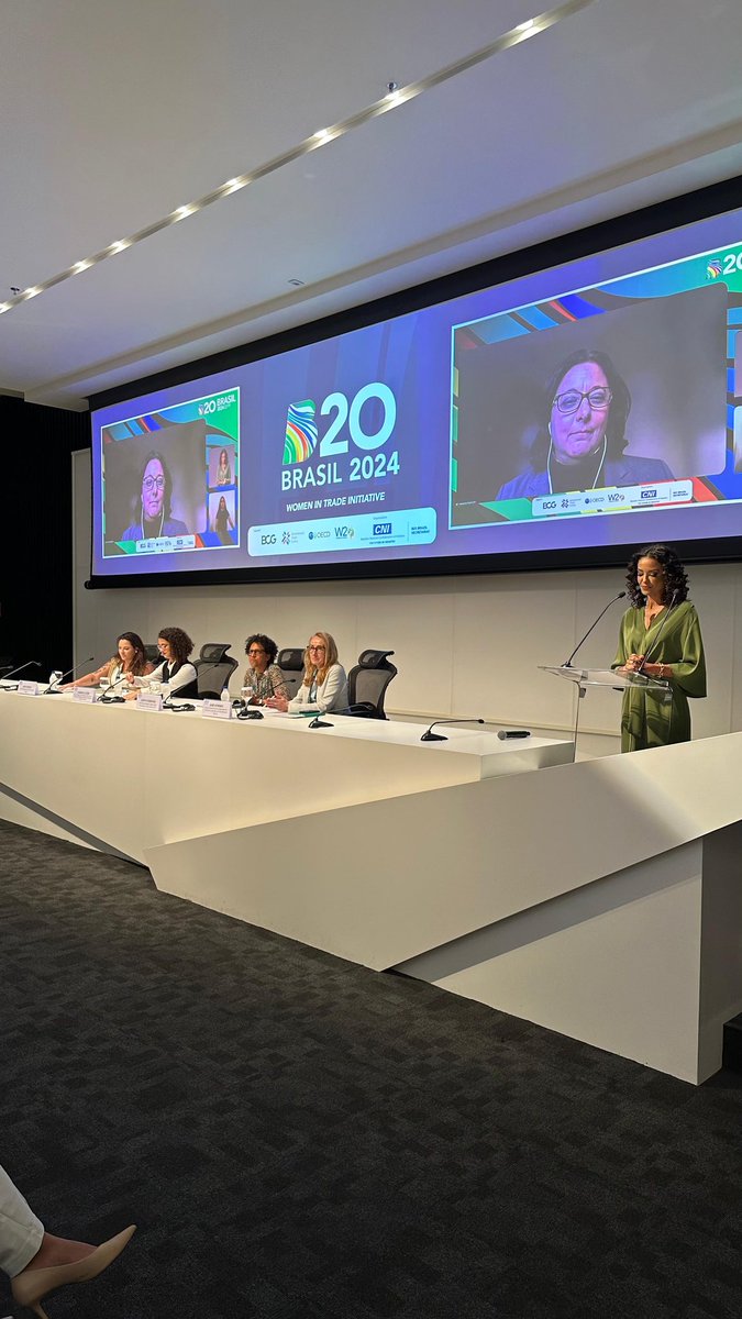 The first roundtable starts: Global, Regional and Local Circumstances: Why Do Women-led Business Have Less Access to International Trade? #WomeninTrade #B20Brasil