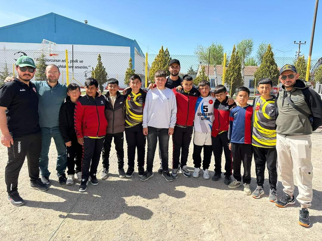 MemOrtakoy's tweet photo. Bocce Müsabakalarında İlçemizi temsil eden ve son 3 yılın  şampiyonu Sinandı Gökkaya Ortaokulu 4.Yılında da İl 1. si olarak  İlimizi Konya’da temsil edecek. Emeği geçen idarecilerimizi,  öğretmenimizi ve öğrencilrimizi tebrik eder,başarılar dileriz.
@Aksaray_MEM
@Ramazan08484811 https://t.co/nwiHBy01Hf