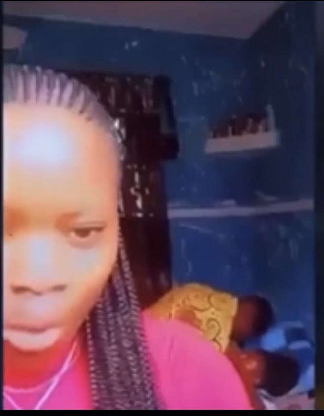 This has to be the wildest video you'll see on twitter today ,she recording a tiktok while her roomate is getting stroked at the background 💀😭😂 Check Thread 👇